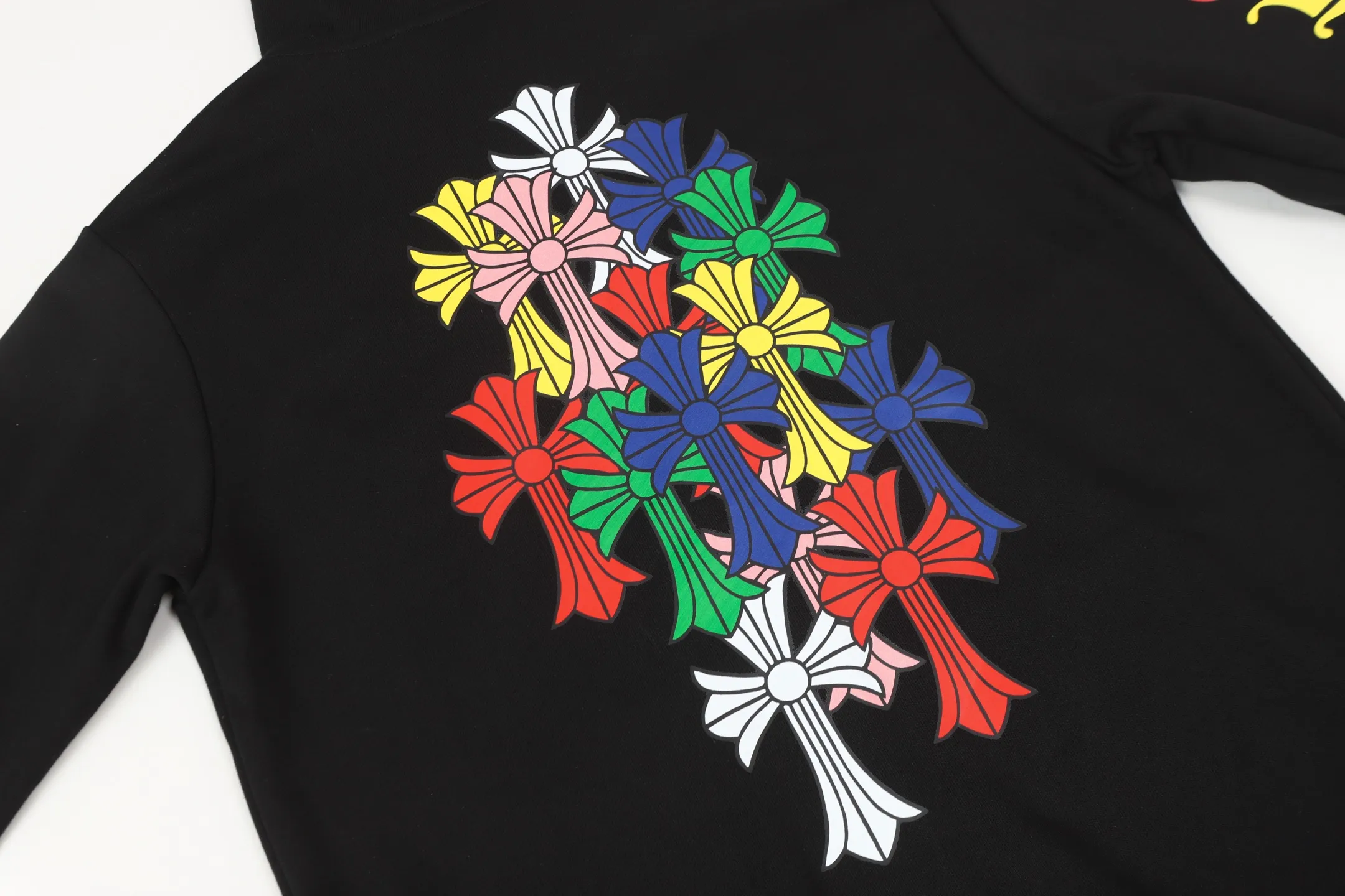 P250 cross-border model, please do not place an order if you are pursuing quality - Chrome Hearts/Chrome Hearts Colorful Cross ✝️ Printed zipper sweatshirt cardigan jacket - High weight, high density and high quality. The wool is soft, delicate and skin-friendly. It feels soft and silky. It has excellent warmth and skin-friendly properties - Custom-woven and dyed, no color difference. No matter the fabric or workmanship details, it beats the ordinary version on the market - Hardware zipper accessories are all customized, full of details - Color: black white -Size: S M L XL